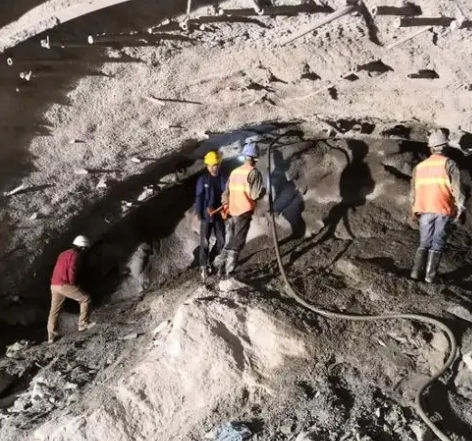 永登拱顶带模注浆料的施工流程及注意事项